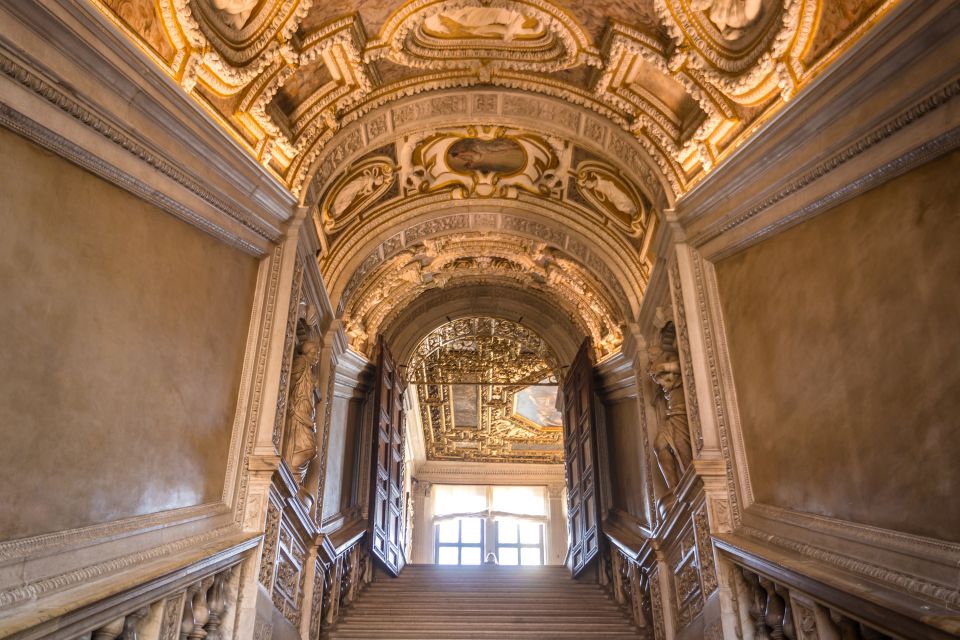 Venice: Doge's Palace, Bridge of Sighs & Prisons Guided Tour - Entering Doge’s Palace: Golden Staircases, Power Rooms, and Big Art