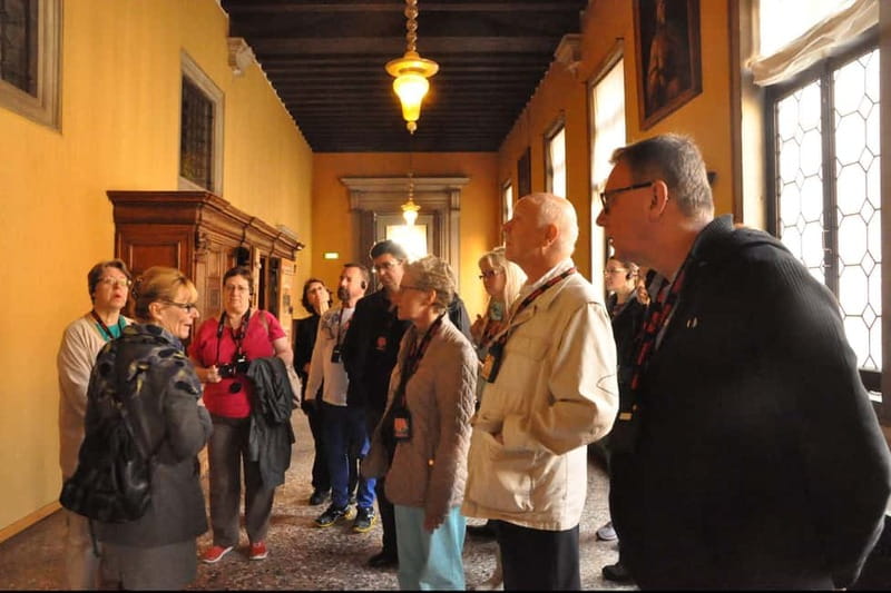 Venice: Doge's Palace & Prisons Tour - Royal Gardens meeting point: the fastest way to start calmly