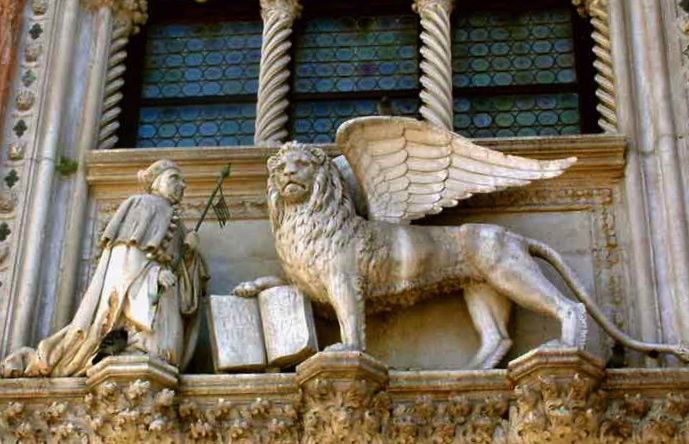 Venice: Doge's Palace & Saint Mark's Small Group Tour - St Mark’s Basilica: Golden mosaics and a very human backstory