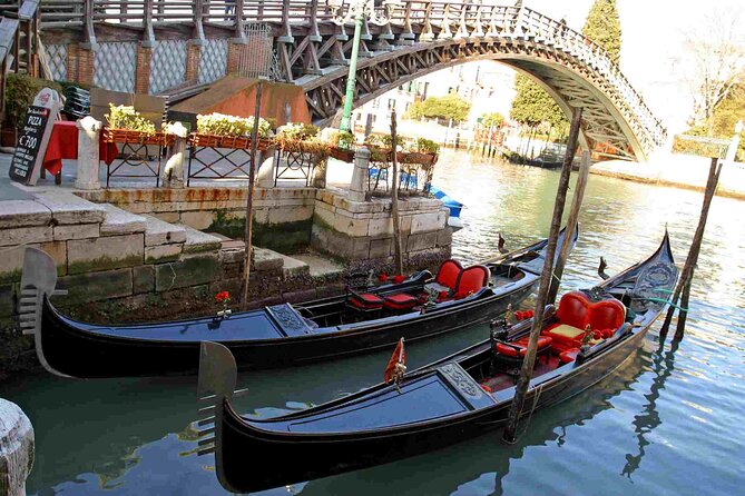 Venice: Enchanting City Walk & Majestic Gondola Glide! - A 3:00 pm Venice walk that helps you read the city fast