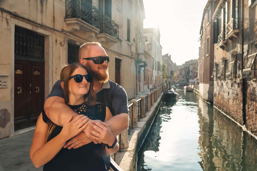 Venice: Exclusive Photoshoot in Hidden Locations - How your photographer runs the session (and why it feels easy)