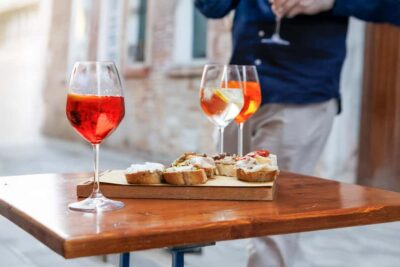 Venice Food Tasting Tour: Bites, Wine, Dinner & Local Guide - Meeting at Despar Teatro Italia: Quick start, small-group pacing