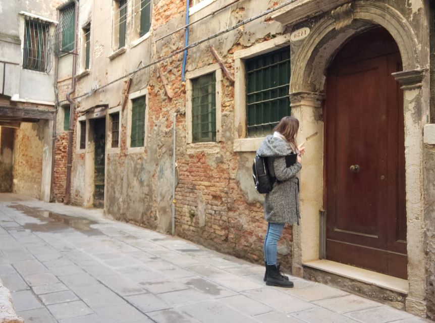 Venice: Ghetto Highlights and Cannaregio Walking Tour - Tintoretto Stops You Can Feel: Tomb, Home/Workshop, and Legend