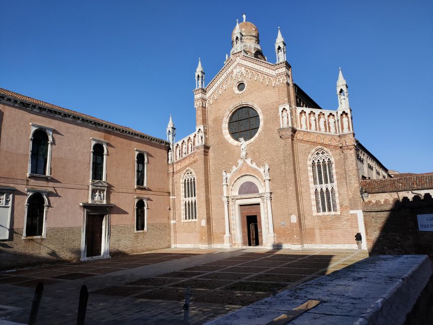 Venice: Ghetto Highlights and Cannaregio Walking Tour - The Bridge Surprise and a Boat Workshop View