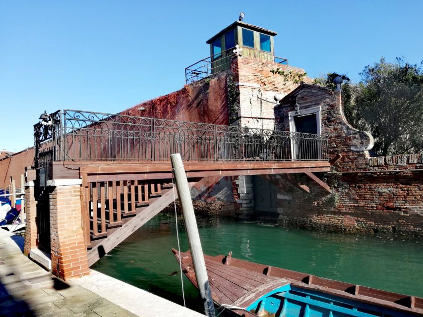 Venice: Giudecca Island Discover Walking Tour - How the island’s past shows up in today’s buildings