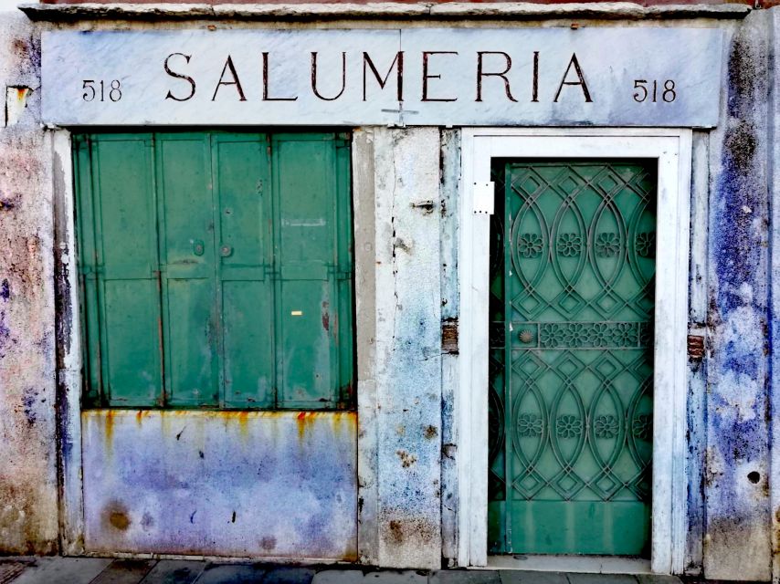 Venice: Giudecca Island Discover Walking Tour - The art district angle: modern creativity in older spaces