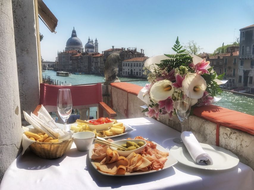 Venice: Gondola Ride and a Gala Dinner in a Venetian Palace - Price and value: what you’re paying for in Venice
