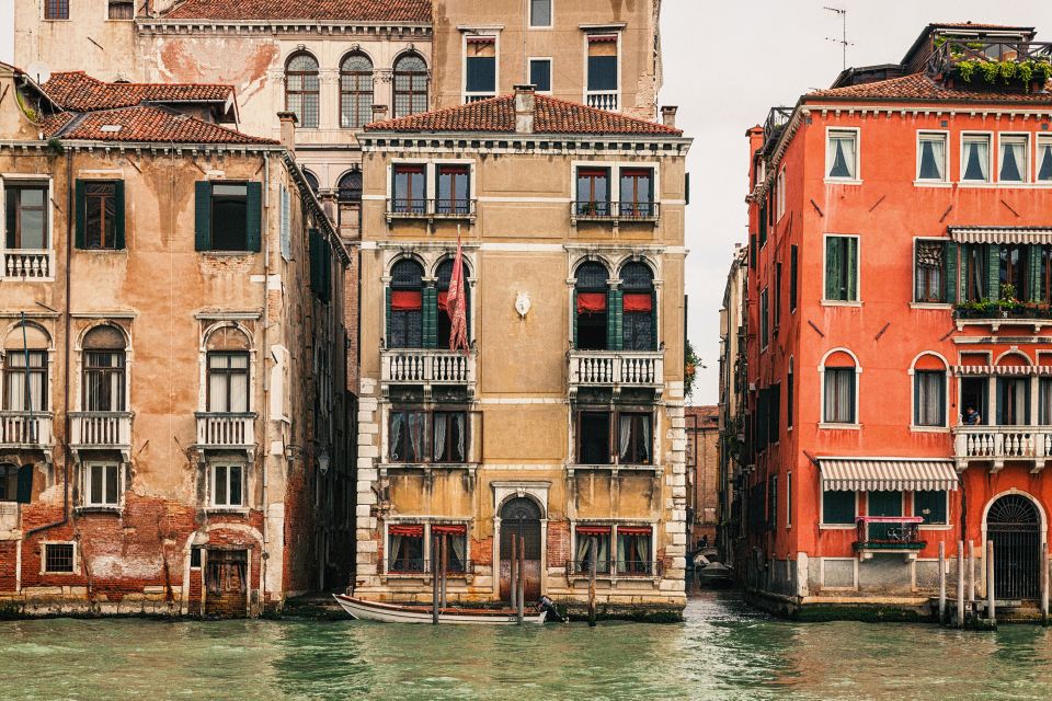 Venice: Gondola Ride and a Gala Dinner in a Venetian Palace - The Grand Canal glide: bridges, palaces, and secret-feeling passages