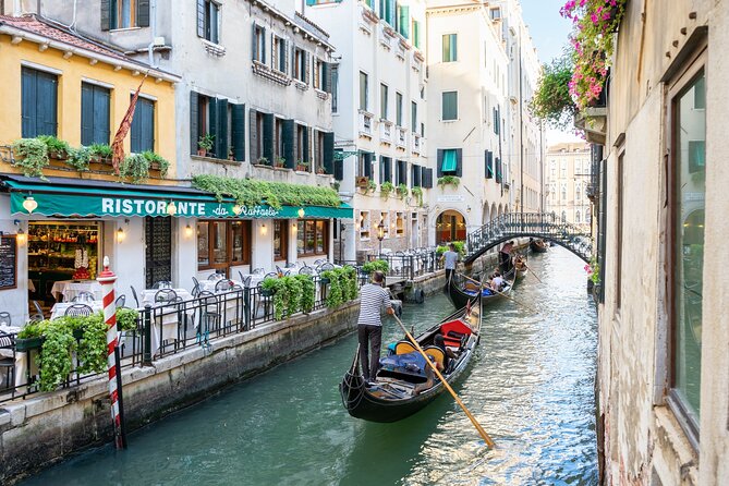 Venice Gondola ride with Skip the Line Doge's Palace tour - Price and what you’re paying for