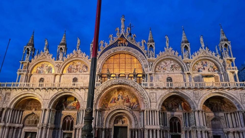 Venice: Guided Night Walking Tour & Saint Mark's Basilica - Key things worth knowing before you go