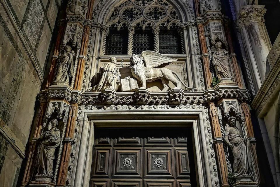 Venice: Guided Night Walking Tour & Saint Mark's Basilica - The Pala d’Oro stop: the specific payoff