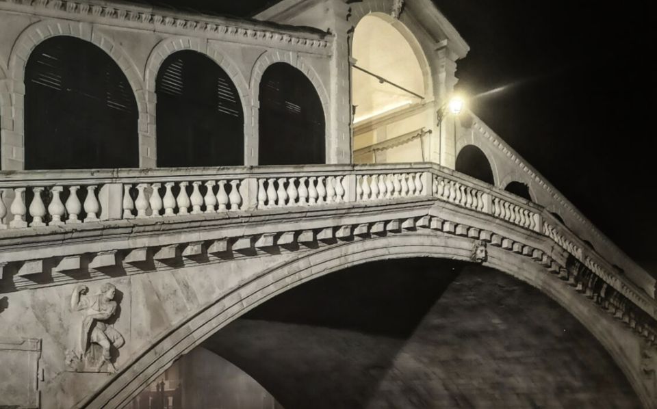 Venice: Guided Night Walking Tour & Saint Mark's Basilica - Timing and start times: why you should stay flexible