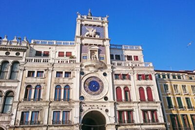 Venice highlights and hidden gems Small Group walking tour - What to wear and bring (because Venice doesn’t do flat)