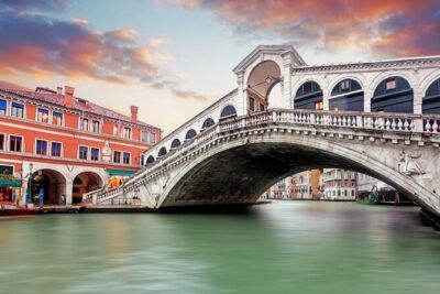 Venice Highlights Self Guided Scavenger Hunt and Walking Tour - How the app tour works (mobile ticket, start times, and languages)