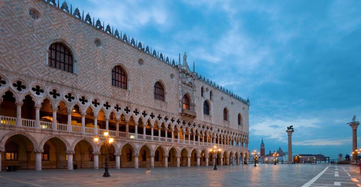 Venice: Highlights with Local Private Walking Tour & Gondola - St Mark Square and Basilica: what your guide can turn into a real experience