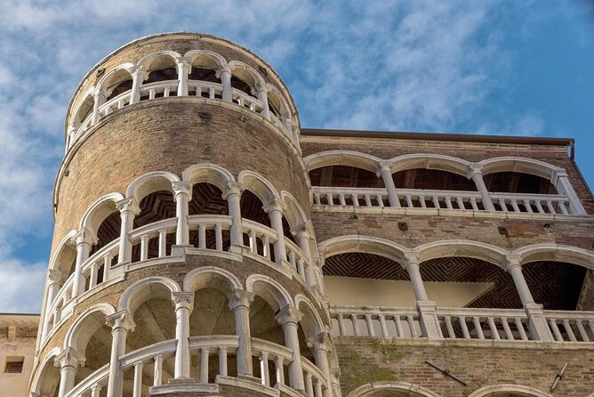 Venice Highlights with Local: Private Walking Tour & Gondola Ride - Meeting Point Reality: Campo San Luca Can Be Tricky