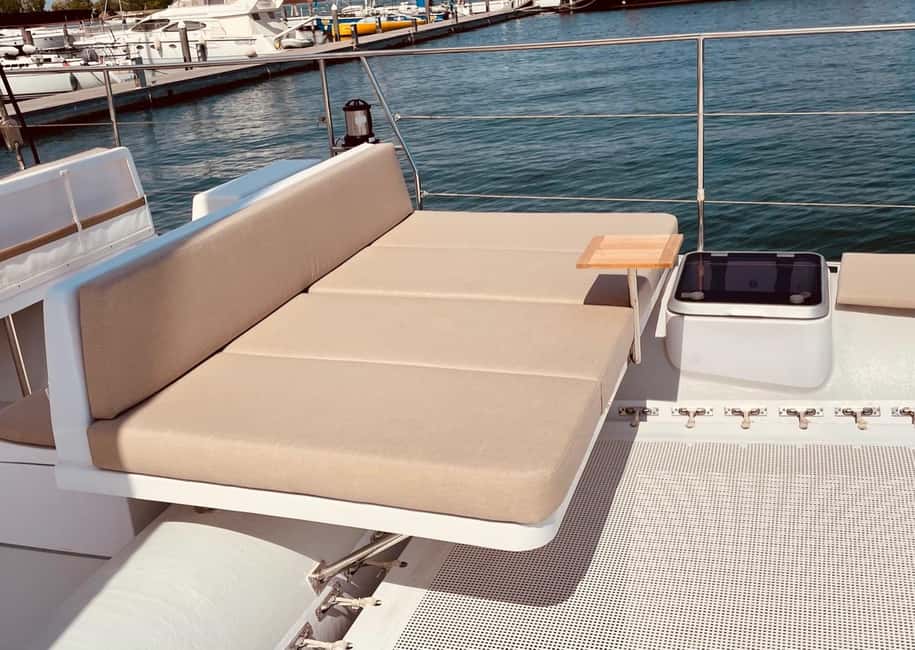 Venice: Lagoon Catamaran Tour with Classical Music & Drinks - Drinks and onboard comfort: what the bar adds to the experience