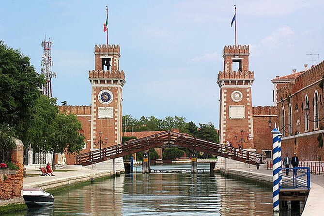 Venice Lagoon Private Boat Tour with Prosecco aperitif - Biennale Shipyard Stop: Art and Architecture Without Leaving the Boat