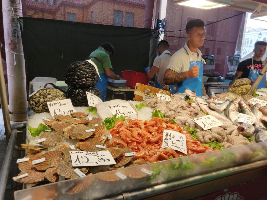 Venice: Local Fish Market With Cicchetti, Lunch, and Wine - Rialto Market, bacari, and cicchetti in just 3 hours