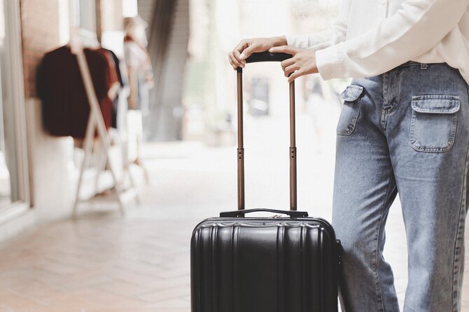 Venice Luggage Storage - Logistics That Can Bite: Codes, Staff, and Where Customer Service Fits