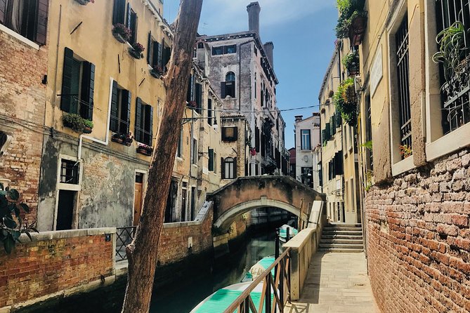 Venice Off the Beaten Path: Private Tour in Venice with a Local - Starting at Campo dei Frari: Getting Into Venice the Smart Way