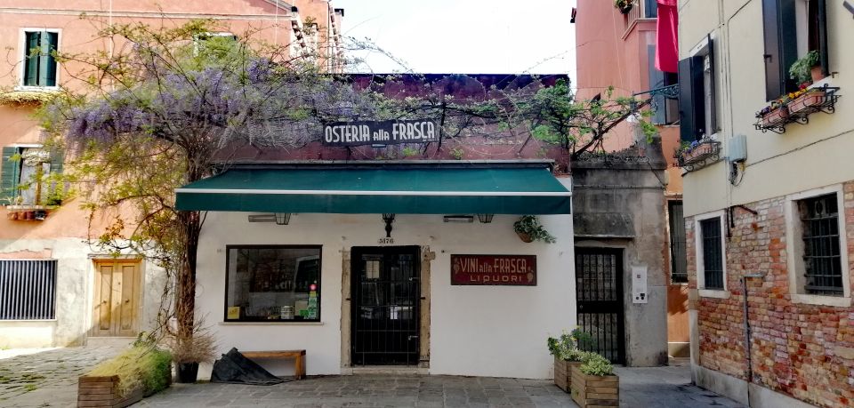 Venice: Off the Beaten Path Walking Tour - Where kids play in calli and campi