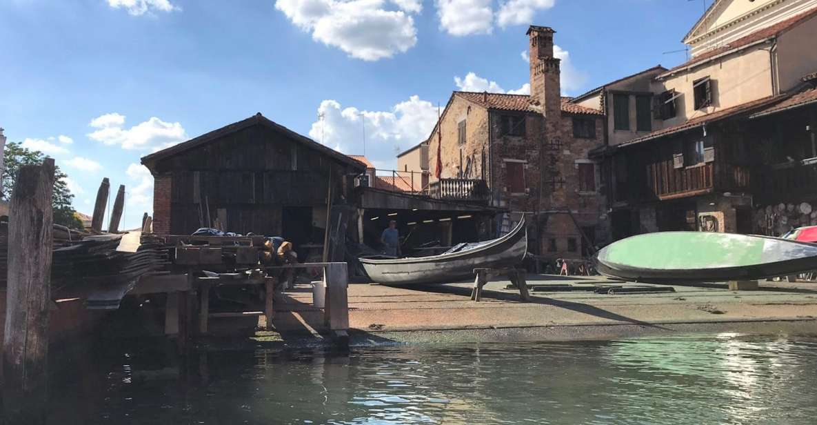 Venice: Off the Beaten Path Walking Tour - Meeting in Dorsoduro: Campiello dei Squelini and how to start smoothly
