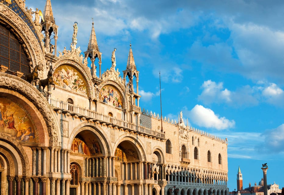 Venice: Priority Access to St. Mark's Basilica & Guided Tour - How the audio receivers and live guide actually help