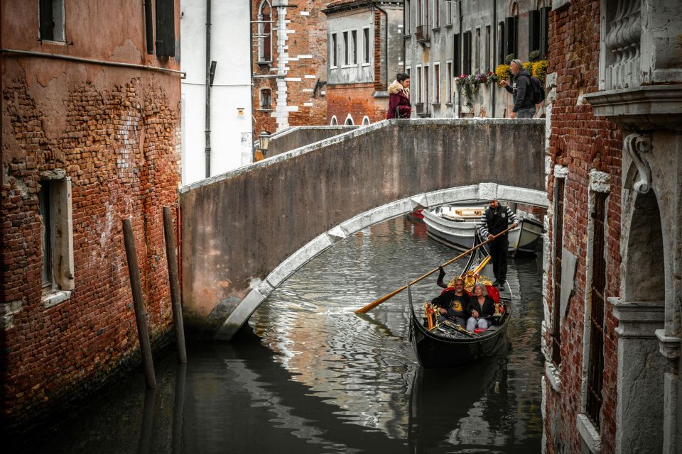 Venice: Private 2-Hour Walking Tour - Rialto Bridge in 30 minutes: the viewpoint that needs context
