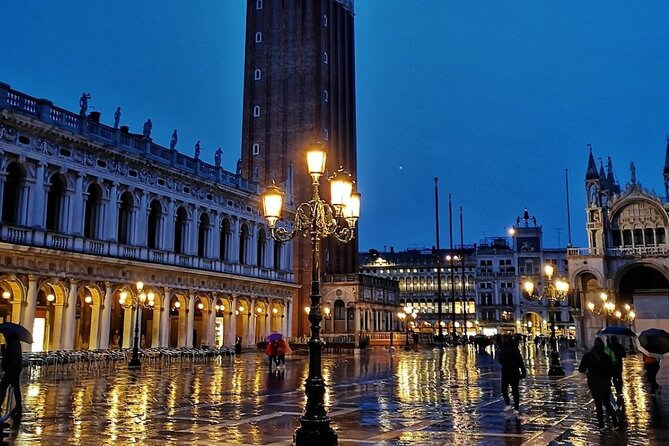 Venice- Saint Mark's Basilica Exclusive Night Tour - Headsets and group size: making the guide’s voice work