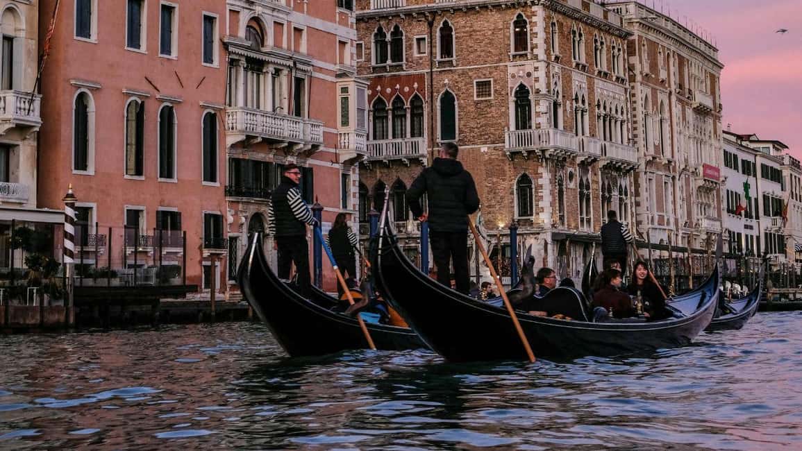 Venice: Shared Gondola Ride at Sunset - Quick hits before you go