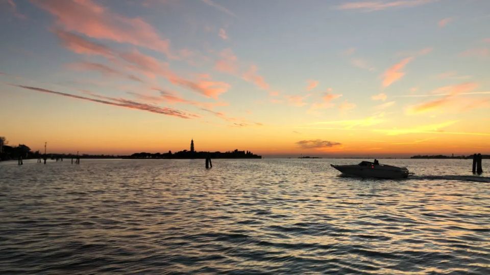 Venice: Shared Gondola Ride at Sunset - Weather, floods, and when the plan changes