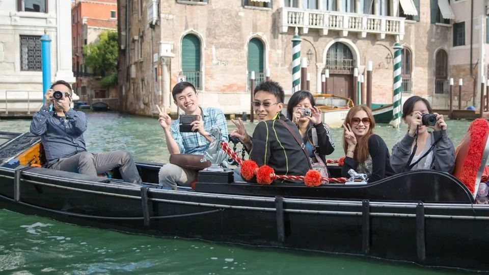 Venice: Shared Gondola Ride at Sunset - A small-group ride tip that saves your evening