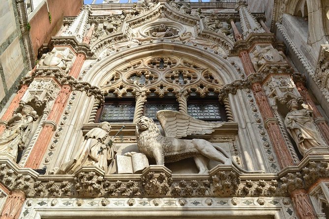 Venice Skip the line of San Mark Basilica and Doge's Palace Tour - San Marco Basilica in 30 Minutes: The Italo-Byzantine and Gothic Mix
