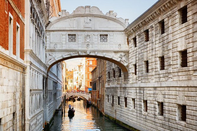 Venice Small Group Walking Tour with St. Mark's Basilica Terrace - Bridge of Sighs at a walking pace: from lane turns to the big moment