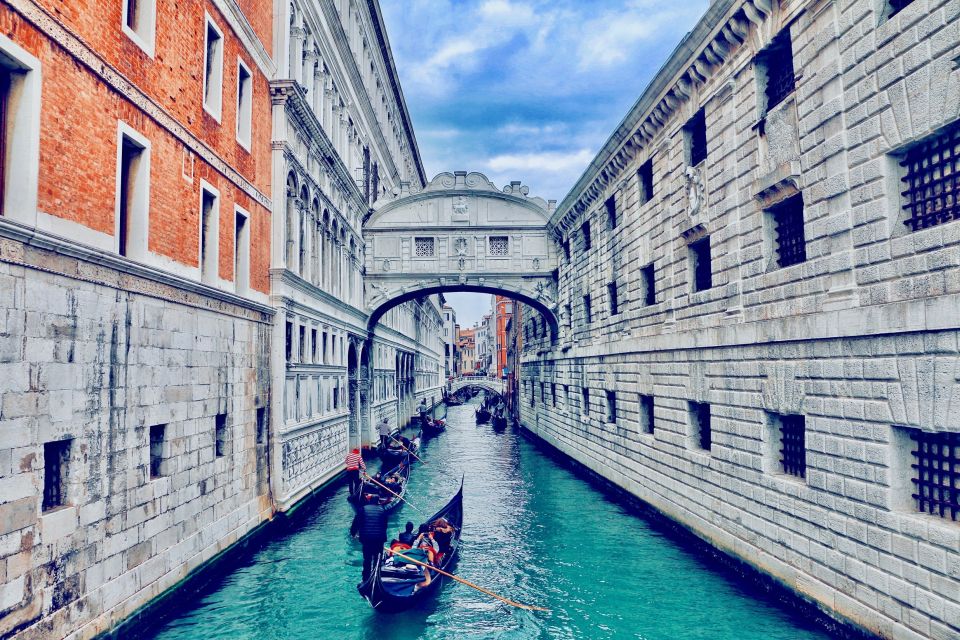 Venice: St Mark's Basilica, Doge's Palace, and Gondola Ride - Timing and meeting point: don’t get stuck at minute zero