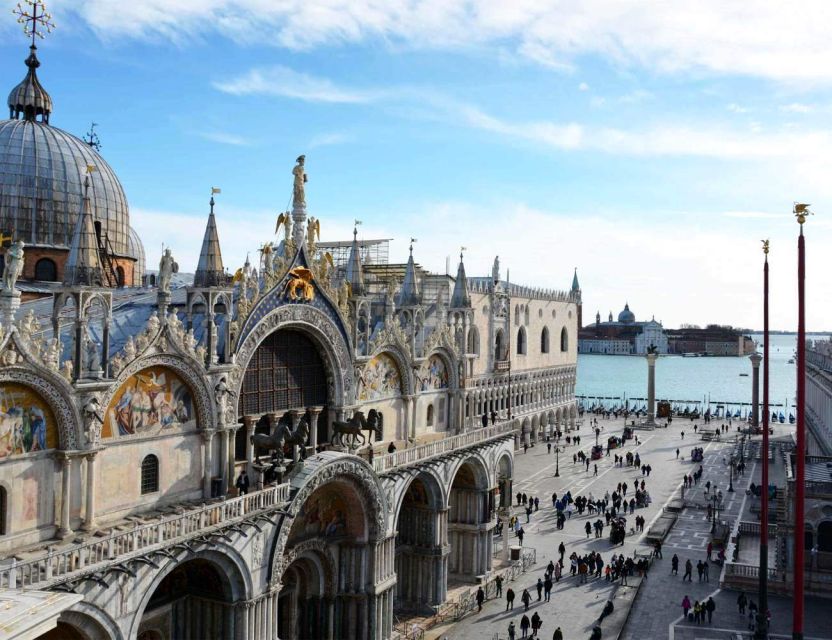Venice: St. Mark's, Walking Tour and Gondola Combo - How the pacing and group setup affect your experience