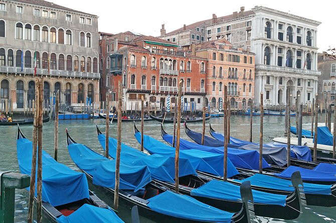 Venice Top attractions Walking Tour along the Canals - Ponte di Rialto: the famous crossing with real photo value
