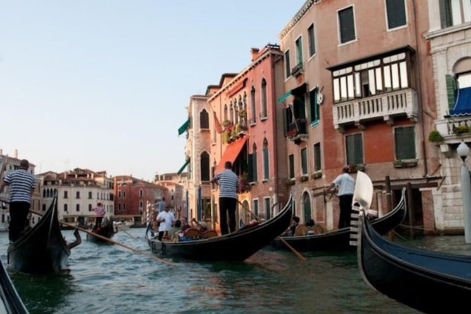 Venice Walking Tour and Gondola Ride - Ponte dei Sospiri and Rialto: Two Bridges With Very Different Personalities