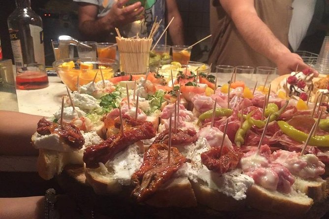 Venice Walking Tour: Eat and Drink - The bacari stops: cicco, wine, and how to snack like Venice
