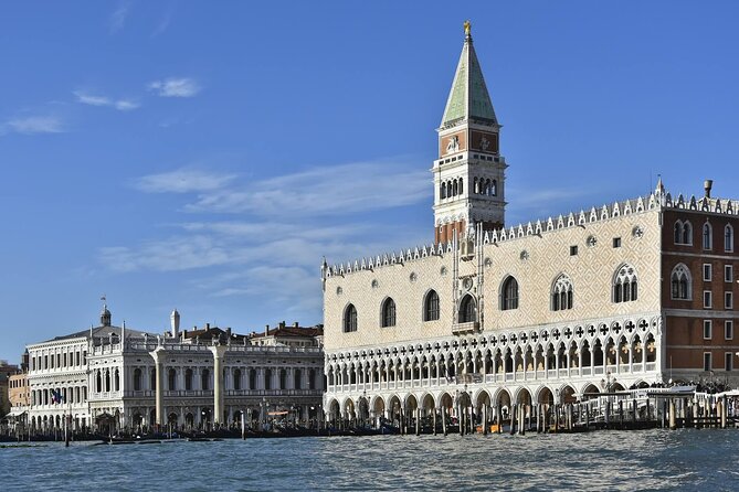 Venice Walking Tour with Audioguide on Your Smartphone - Canal Grande moments: what to watch from the water
