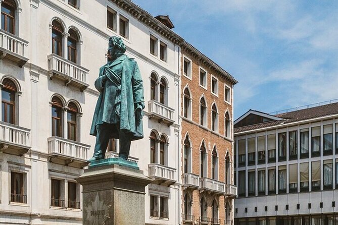 Venice Walking Tour with Gondola Ride Experience - Gondola ride: what 30 minutes gives you (and what it doesn’t)