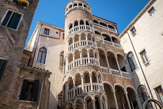 Venice Walking Tour with Gondola Ride Experience - Photo tips for the walk-to-basin transition