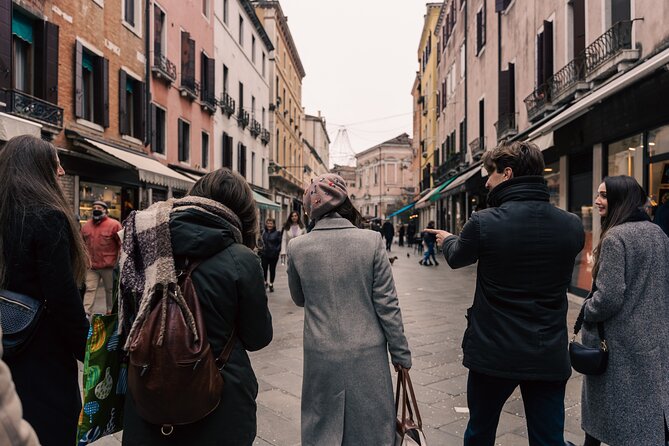 Walking in Venice Off-the-beaten Track - Ponte di Rialto first: the view hits fast