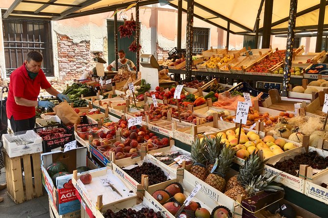Walking in Venice Off-the-beaten Track - What the licensed guide adds (beyond facts)
