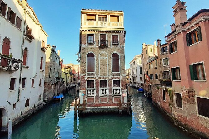 Walking Tour and Enchanting Gondola Journey in Venice - Canal Grande and the 30-minute gondola: what you really get