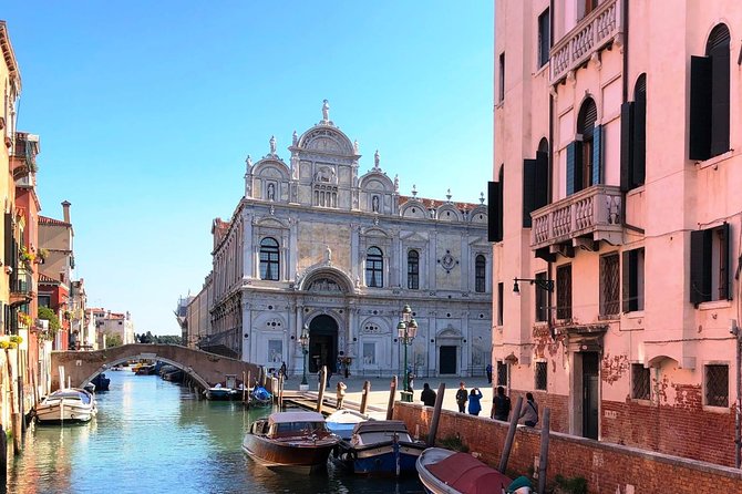 Walking Tour of Venice from St. Mark's Square to Rialto - Meeting point, mobile tickets, and staying on track