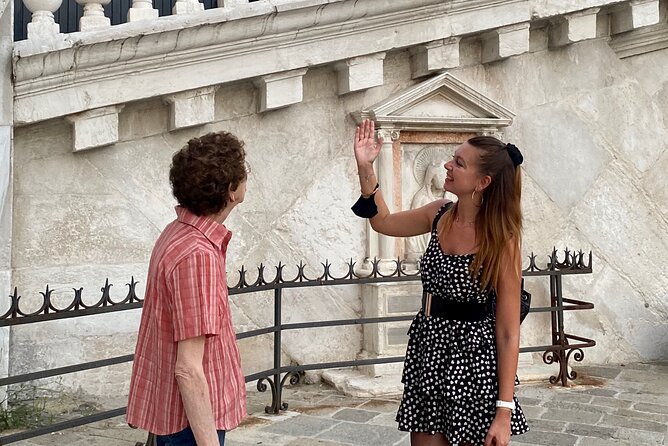 Welcome! Venice Sightseeing kickstart Tour with local guide, small group - Rialto side: Carampane, San Polo, and why names matter
